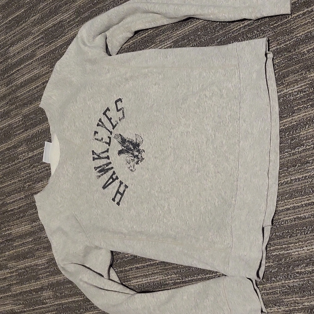 Iowa Hawkeyes Crew Neck sweatshirt. Champion. Size small